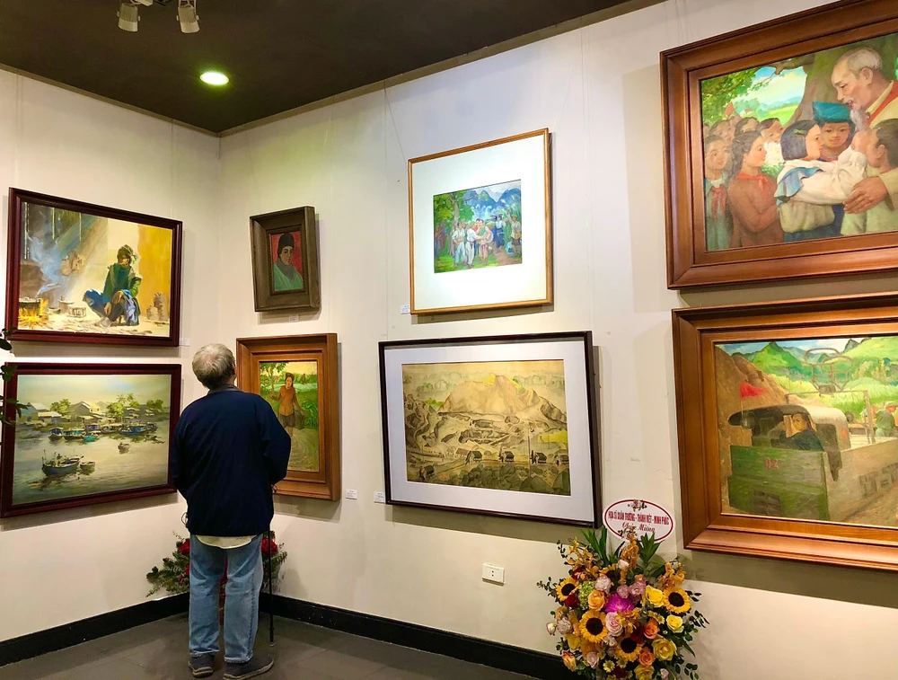 Khách tham quan tại triển lãm. Ảnh: MINH TRÚC Khách tham quan tại triển lãm. Ảnh: MINH TRÚC