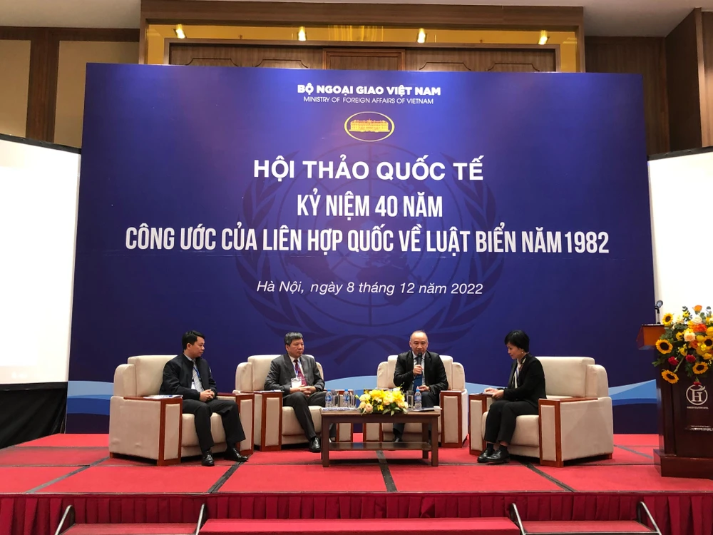 Các diễn giả tham gia thảo luận tại hội thảo. Ảnh: MINH TRÚC