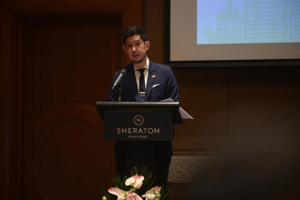 Ông Ronald Bohlander - Tham tán về Biến đổi Khí hậu của Đại sứ quán Anh hoan nghênh những nỗ lực của Việt Nam trong việc xây dựng một nền tảng bền vững hơn cho ngành xây dựng. Ảnh: HẢI ANH.