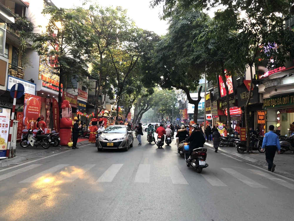 Lượng khách chờ mua vàng ngày vía Thần Tài không quá đông. Ảnh: Minh Trúc Lượng khách chờ mua vàng ngày vía Thần Tài không quá đông. Ảnh: Minh Trúc