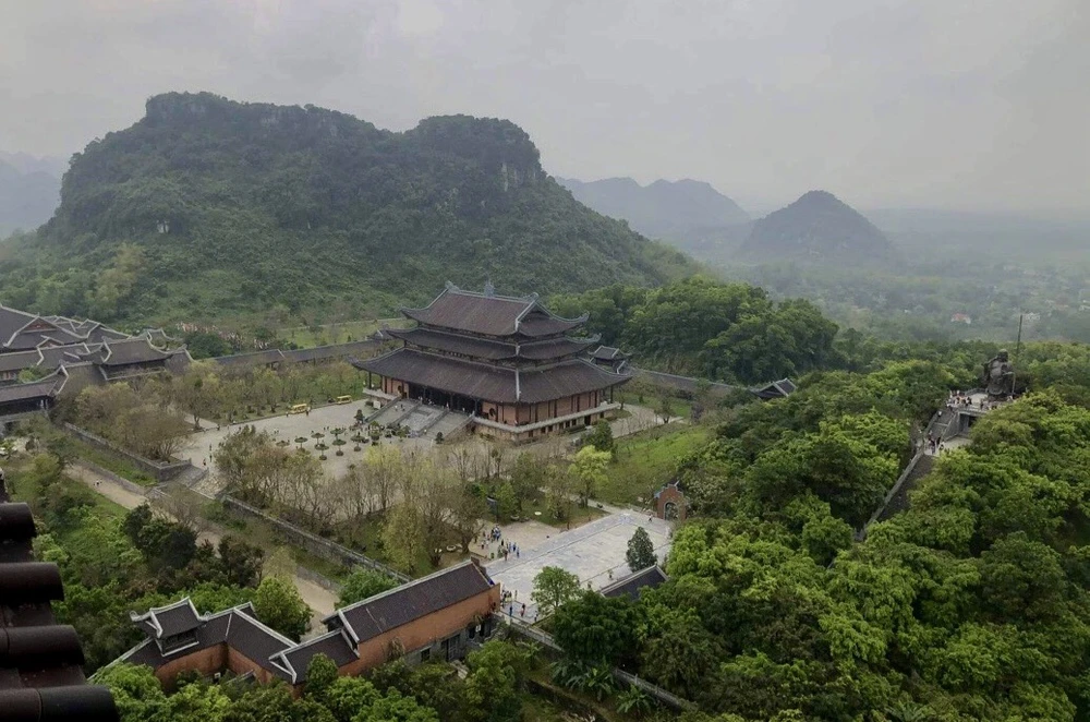 Định kỳ hàng ngày, hàng tuần, các đơn vị thực hiện kiểm đếm, ghi tổng số tiền tiếp nhận đối với tiền trong hòm công đức (nếu có). Ảnh: Minh Trúc.