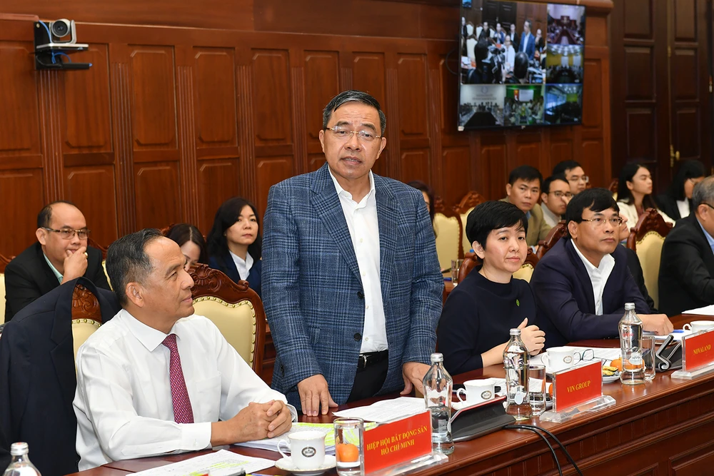 Đại diện Vinhomes đề nghị NHNN làm rõ các quy định về bất động sản. Ảnh: MT Đại diện Vinhomes đề nghị NHNN làm rõ các quy định về bất động sản. Ảnh: MT