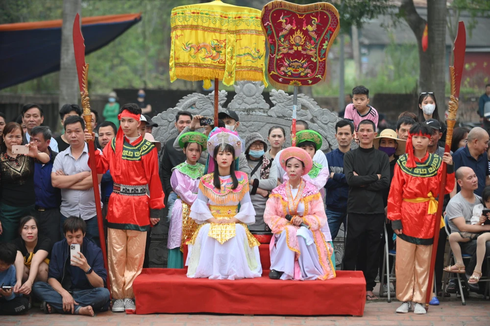 Người đóng vai mẹ của Thánh bà, tức Mẫu bà phải là người đẹp, song toàn, gia đình gương mẫu. ẢNH: HOÀNG ANH