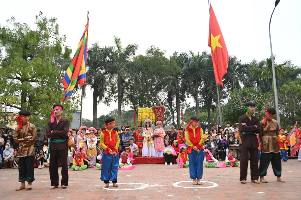 Theo quy định thì “ếch” nào đớp mồi nhanh, nhảy đẹp và đúng kỹ thuật sẽ được chấm điểm cao. ẢNH: HOÀNG ANH