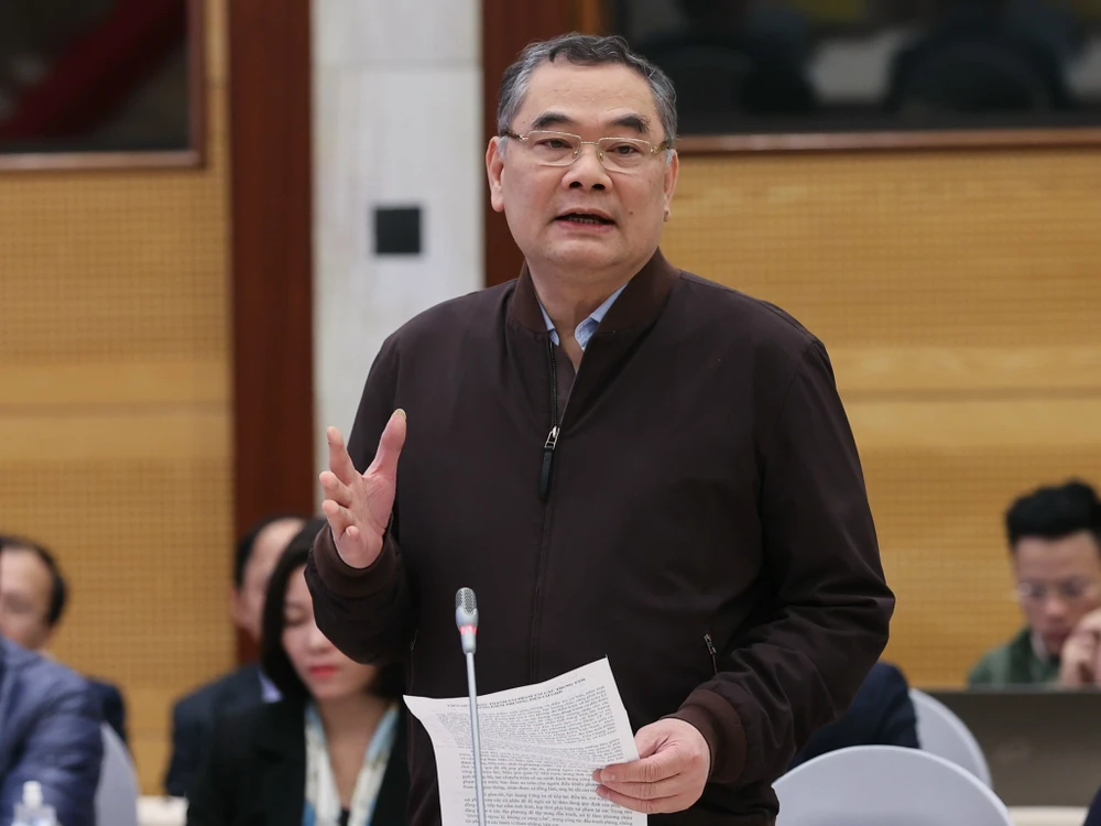 Trung tướng Tô Ân Xô thông tin về những sai phạm liên quan đến hoạt động đăng kiểm gần đây. Ảnh: HOÀNG HẢI