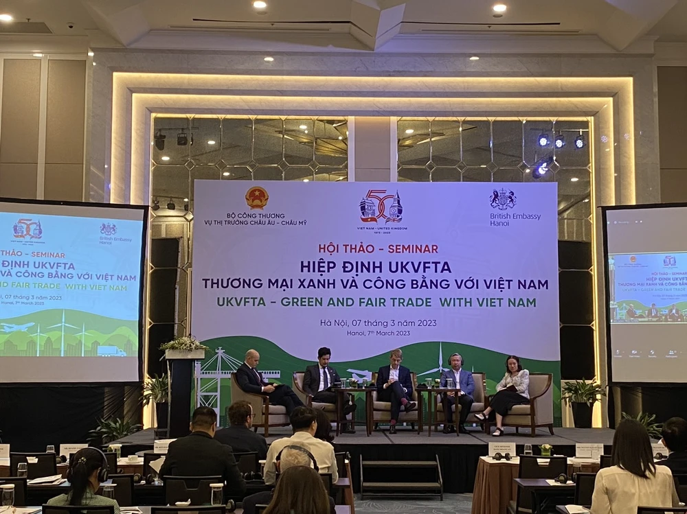 Hội thảo có sự chia sẻ của các chuyên gia trong và ngoài nước về lĩnh vực thương mại xanh. ẢNH: MINH TRÚC