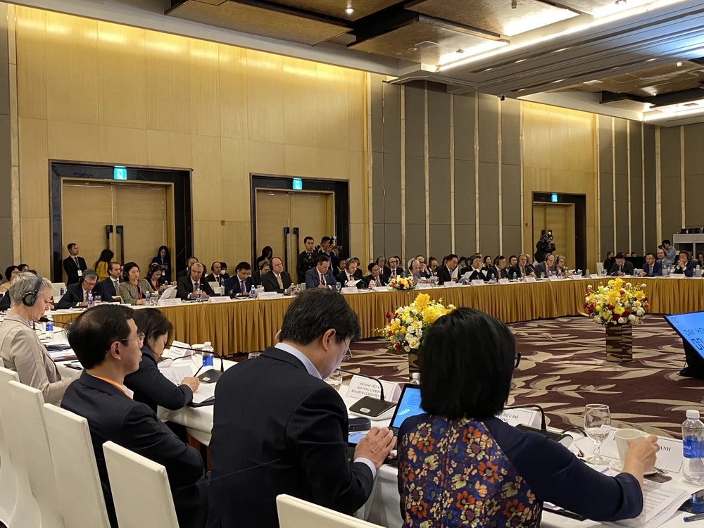 Đại biểu các nước tham dự diễn đàn sáng 19-3. Ảnh: Minh Trúc
