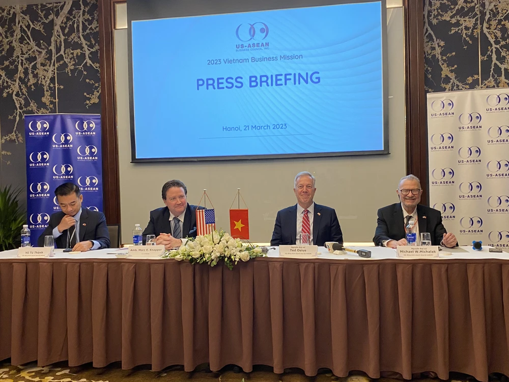 Đại diện phía USABC tham gia họp báo. ẢNH: MINH TRÚC