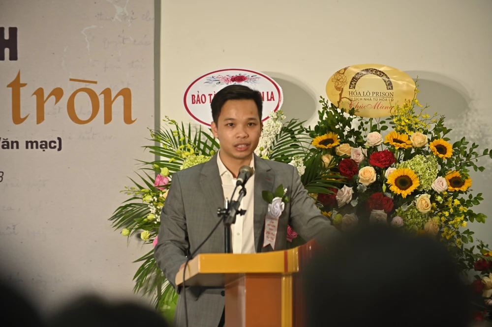 Anh Trần Lê Hưng - cháu nội của cố lão thành cách mạng Trần Văn Mạc - chia sẻ tại buổi lễ. Ảnh: MINH TRÚC