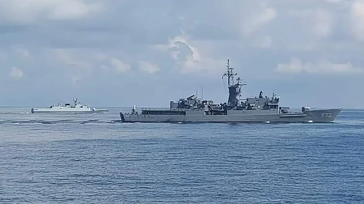 Tàu chiến của Đài Loan (số hiệu 933) di chuyển trên biển. Ảnh: THE WAR ZONE