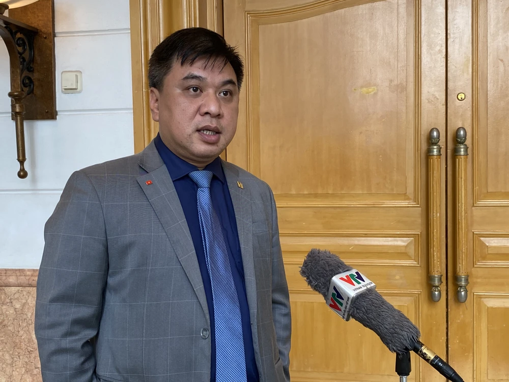 Ông Lê Hoàng Tài dành lời khuyên cho DN Việt trong việc xuất khẩu nông, lâm, thuỷ sản sang Trung Quốc. ẢNH: MINH TRÚC