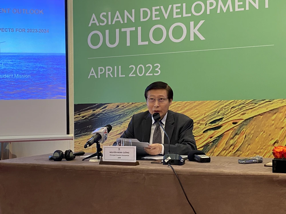 Ông Cường đánh giá, những mặt yếu kém về cơ cấu đã trở thành thách thức nội tại của Việt Nam. Ảnh: MINH TRÚC