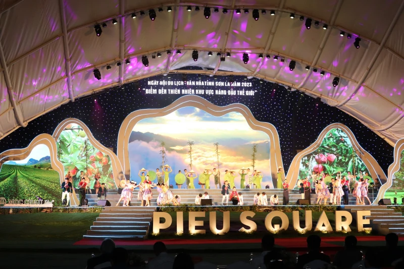 Toàn cảnh chương trình nghệ thuật khai mạc Ngày hội