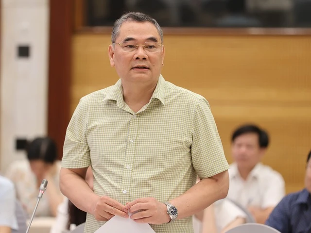 Trung tướng Tô Ân Xô - người phát ngôn Bộ Công an, thông tin với báo chí về những thủ đoạn buôn bán, vận chuyển ma túy. Ảnh: VGP/Nhật Bắc Trung tướng Tô Ân Xô - người phát ngôn Bộ Công an, thông tin với báo chí về những thủ đoạn buôn bán, vận chuyển ma túy. Ảnh: VGP/Nhật Bắc