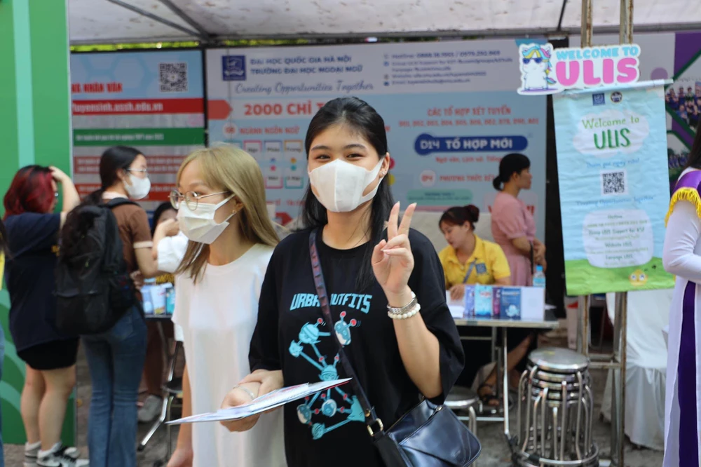 Một thí sinh có mong muốn vào trường Đại học Ngoại ngữ (Đại học Quốc gia) đã tới tham dự ngày hội. Ảnh: Minh Trúc