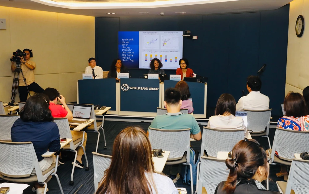 Toàn cảnh buổi lễ sáng 10-8. Ảnh: M.T