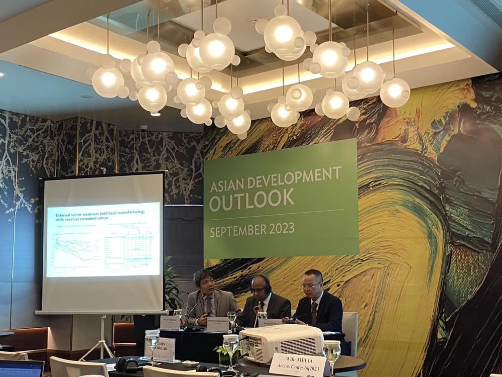 ADB dự báo tăng trưởng kinh tế Việt Nam sẽ chậm lại.jpg