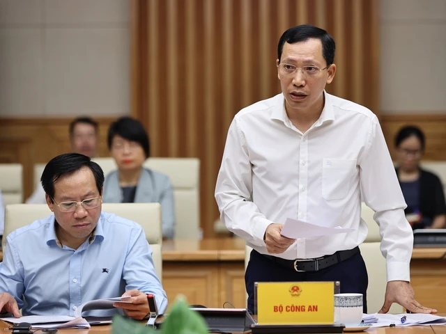 Thứ trưởng Bộ Công an Lê Văn Tuyến phát biểu tại Hội nghị - Ảnh VGP:Nhật Bắc.jpeg