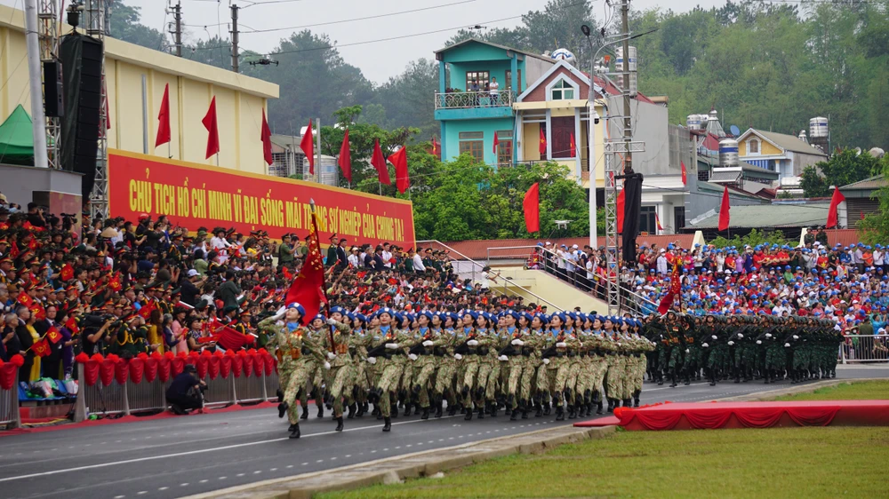 đbp diễu hành 17.jpeg