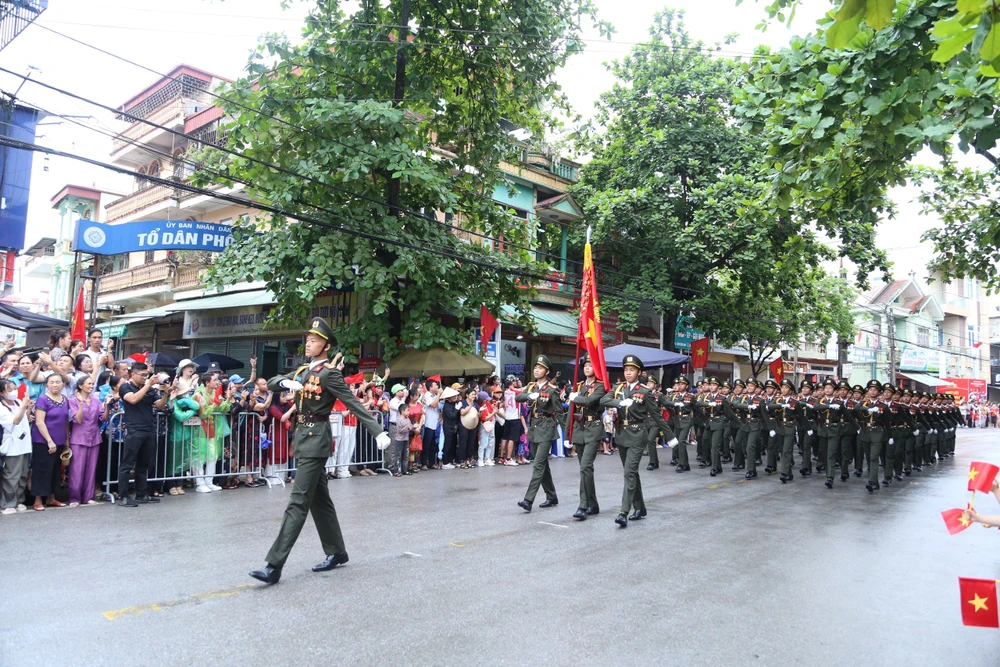 Điện Biên Phủ diễu binh.jpeg