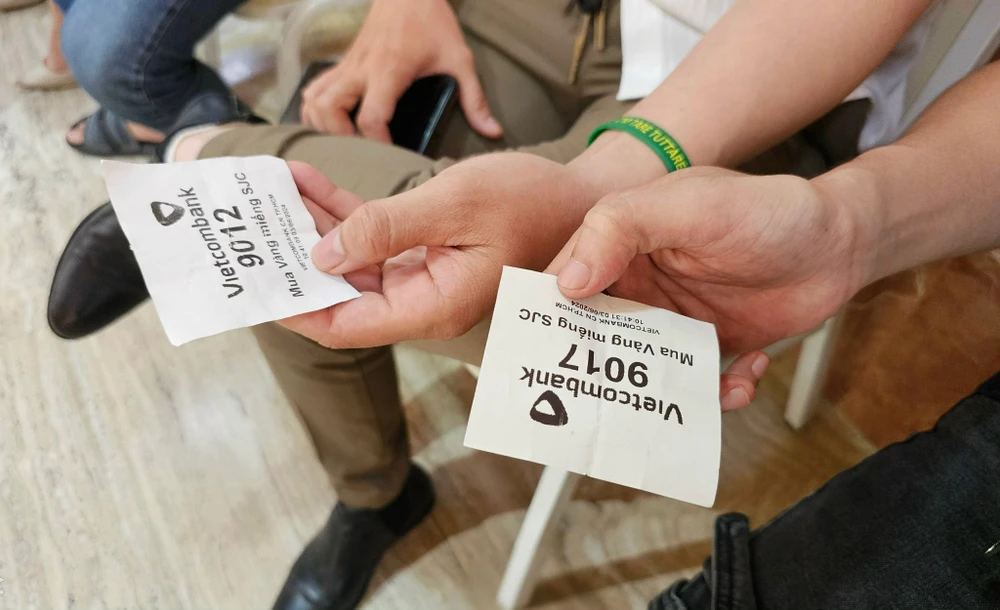 mua vàng miếng.jpeg