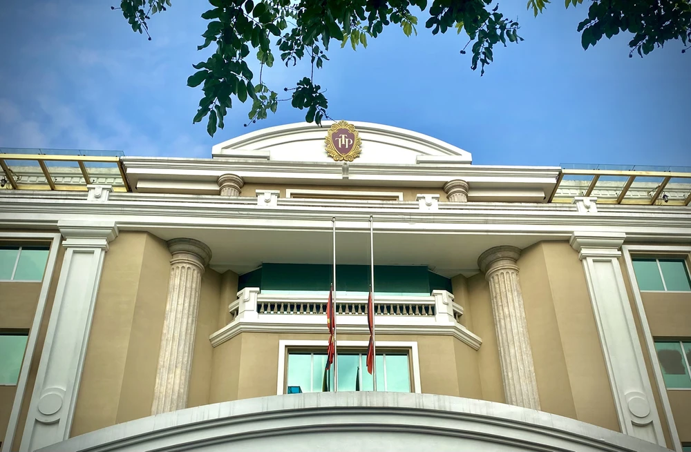 treo cờ rủ tại Hà Nội 8.jpg