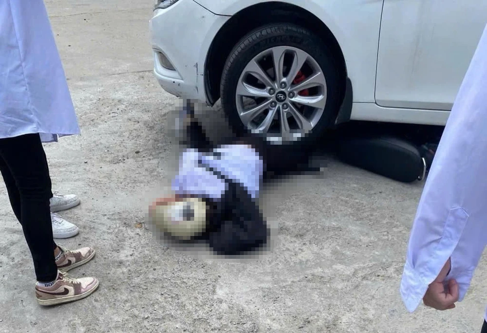 Móng Cái: Tai nạn ô tô giữa sân trường phổ thông