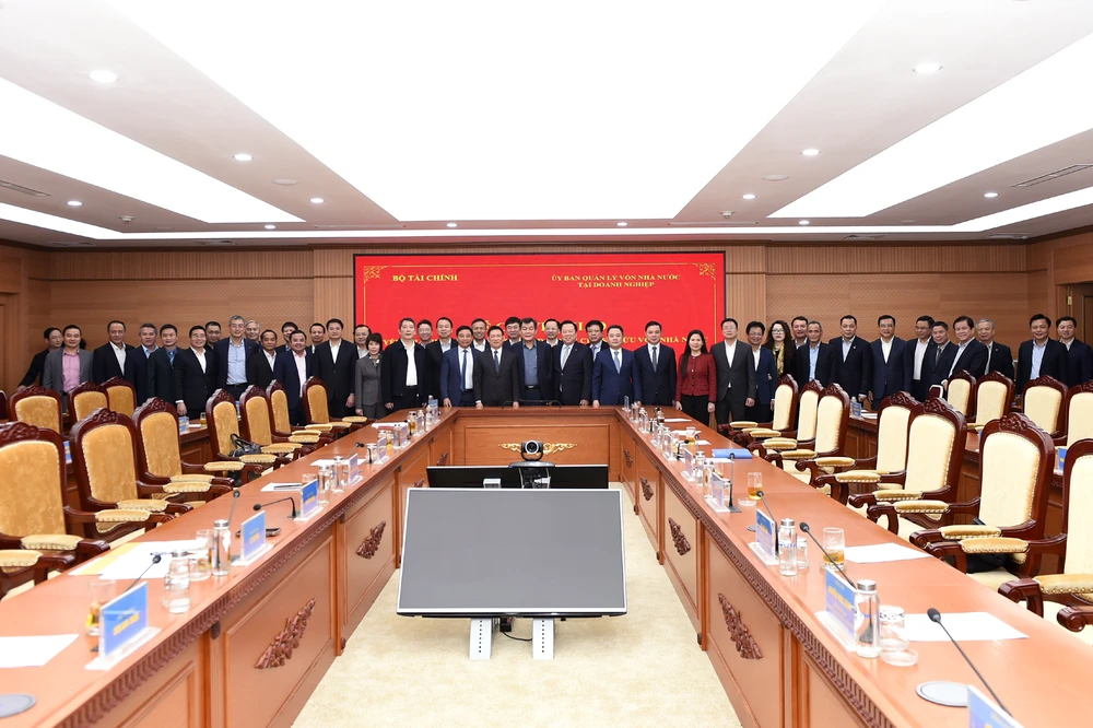 tham dự Hội nghị có Bộ trưởng Bộ Tài chính, Chủ tịch UBQLVNN cùng lãnh đạo 18 Tập đoàn, tổng công ty được chuyển giao.
