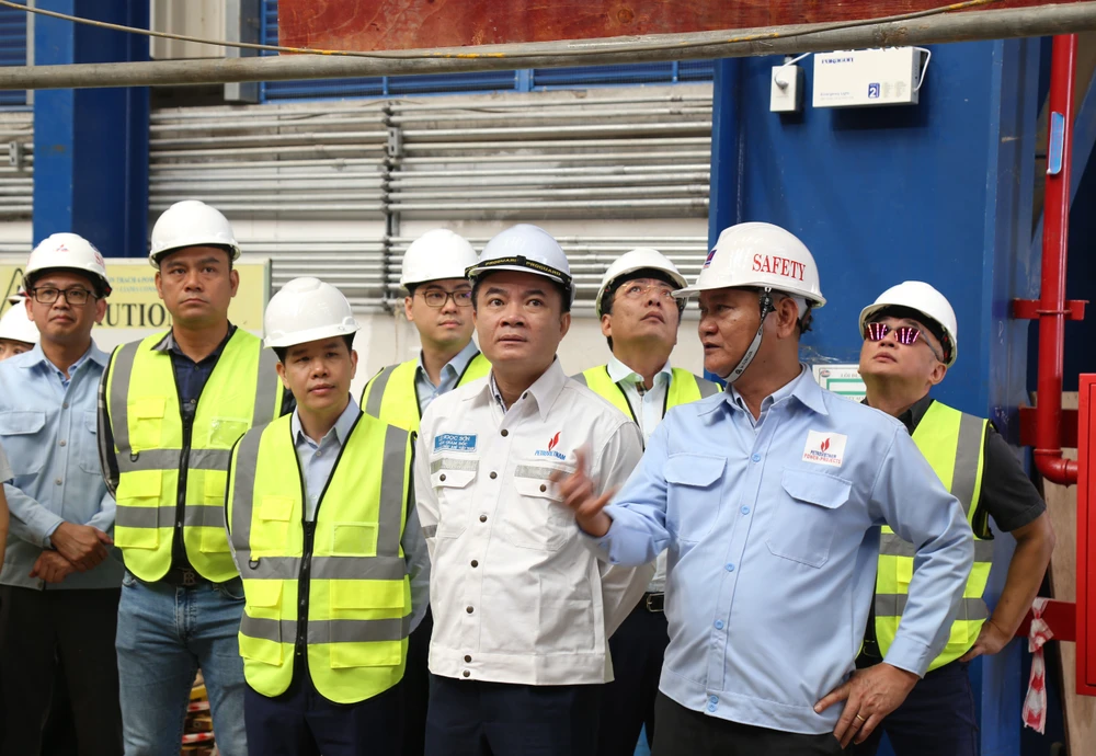 Nhà máy điện .JPG