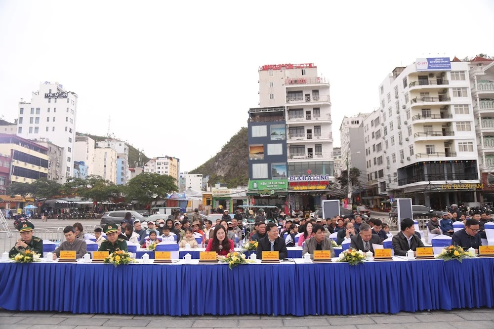 cùng ngư dân .JPG