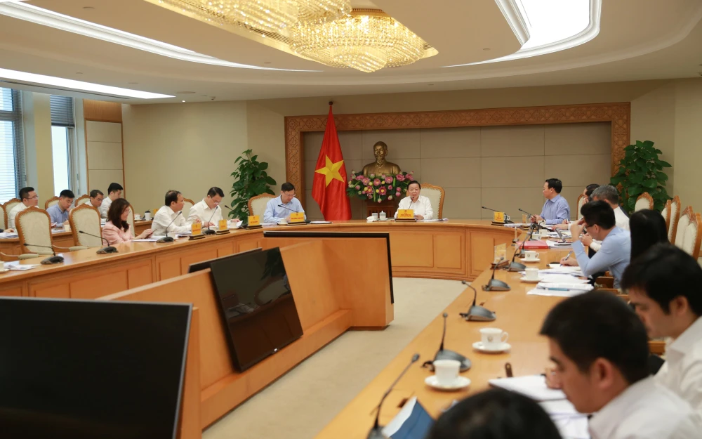 Phó Thủ tướng cho rằng cần mở rộng lĩnh vực, dự án được xác nhận cấp tín dụng xanh, phát hành trái phiếu xanh. Ảnh: VGP/Minh Khôi