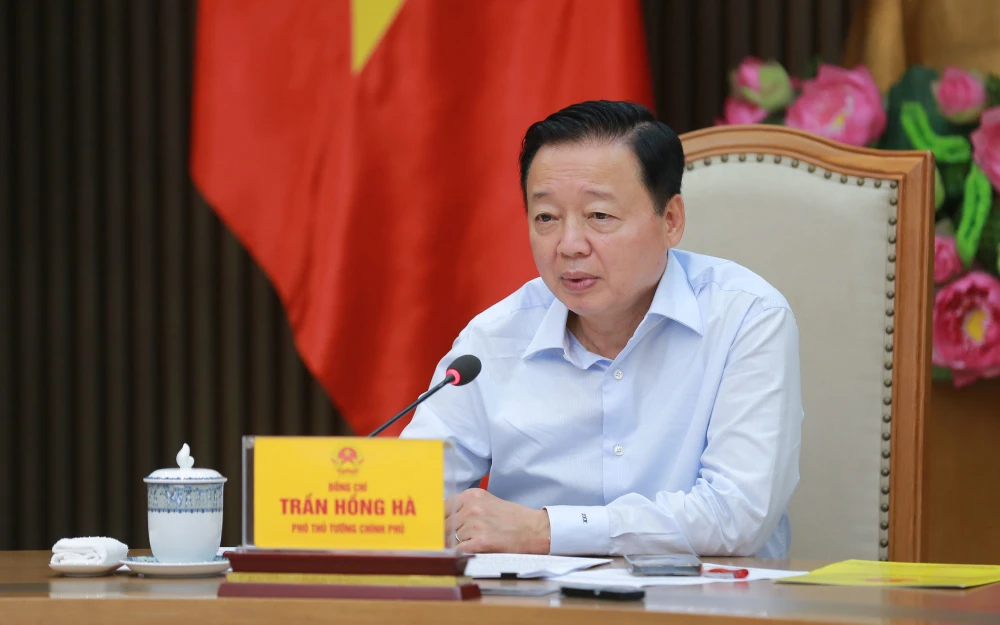 Phó Thủ tướng Trần Hồng Hà yêu cầu khẩn trương hoàn thành công tác chuẩn bị khởi công 2 dự án cao tốc Gia Nghĩa - Chơn Thành, Nam Định - Thái Bình. Ảnh: VGP/Minh Khôi