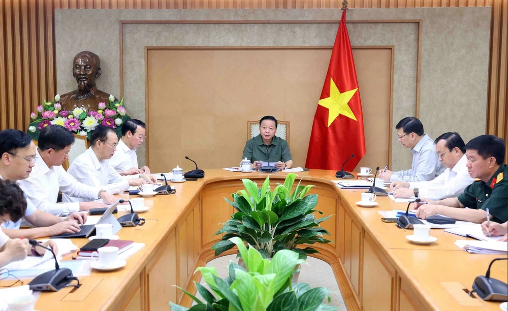 Phó Thủ tướng cho ý kiến về dự thảo Nghị định quy định chính sách hỗ trợ phòng, chống dịch bệnh động vật. Ảnh: VGP/Minh Khôi