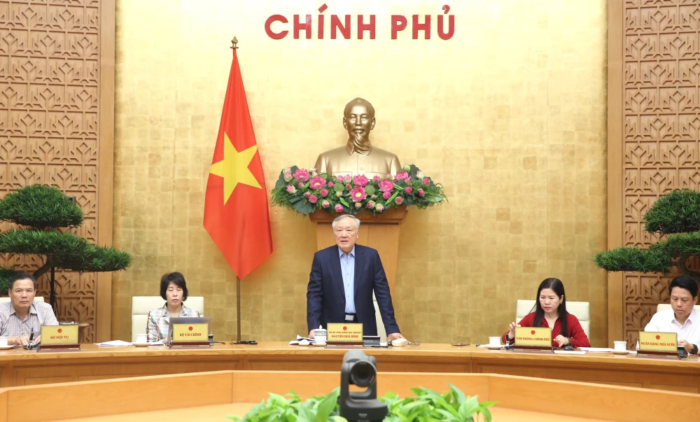 Phó Thủ tướng Thường trực Nguyễn Hòa Bình chủ trì cuộc họp về xây dựng trung tâm tài chính quốc tế tại Việt Nam. Ảnh: VGP