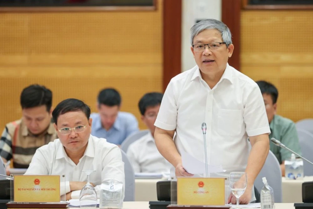 Thiếu tướng Hoàng Anh Tuyên cho biết, Cơ quan CSĐT Bộ Công an đã phát hiện thiếu sót trong quá trình điều tra vụ tai nạn giao thông ở Vĩnh Long. Ảnh: VGP