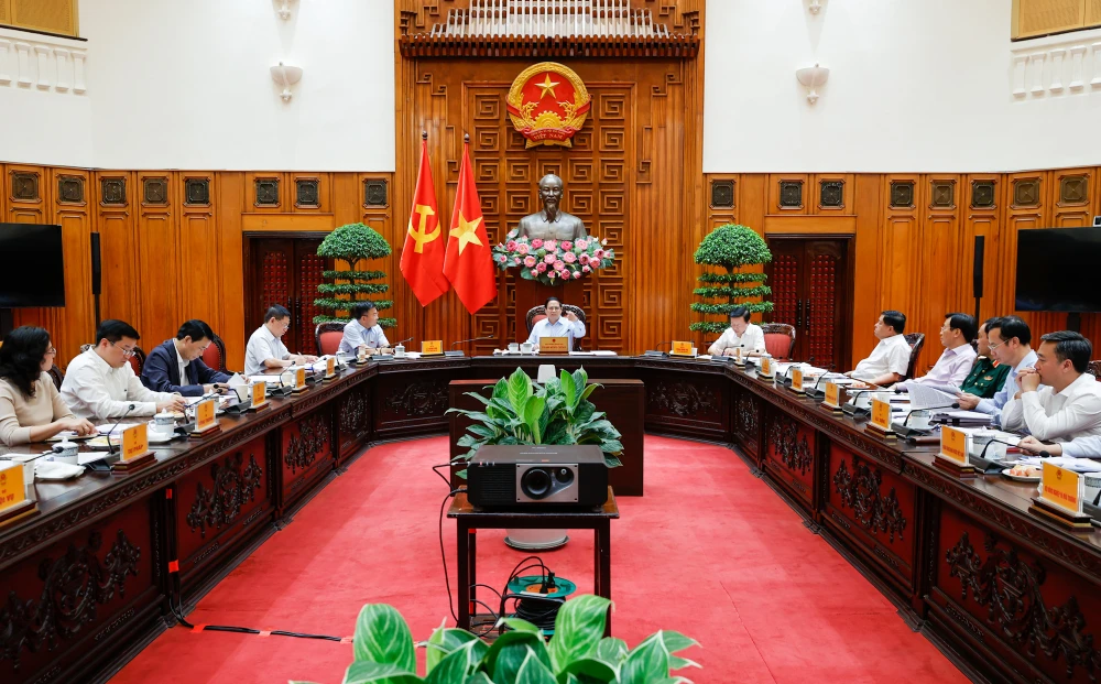 Thủ tướng chủ trì cuộc họp về xây dựng dự thảo Nghị quyết của Quốc hội về một số cơ chế, chính sách đặc thù phát triển kinh tế tư nhân. Ảnh: VGP