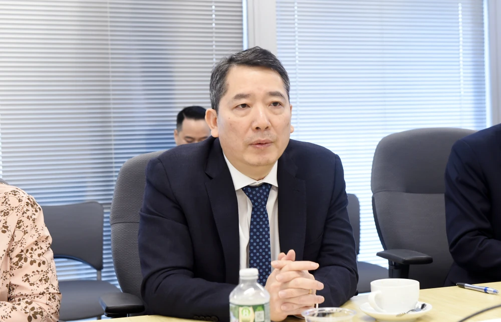 hiện diện thương mại .jpg