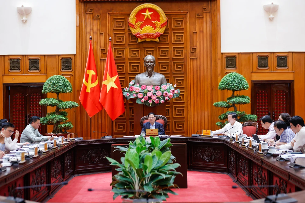 Để khởi công tuyến đường sắt Lào Cai - Hà Nội - Hải Phòng vào ngày 19-12 tại 5 điểm, Thủ tướng yêu cầu Bộ Xây dựng căn cứ mục tiêu này để xây dựng đường găng tiến độ chi tiết. Ảnh: VGP