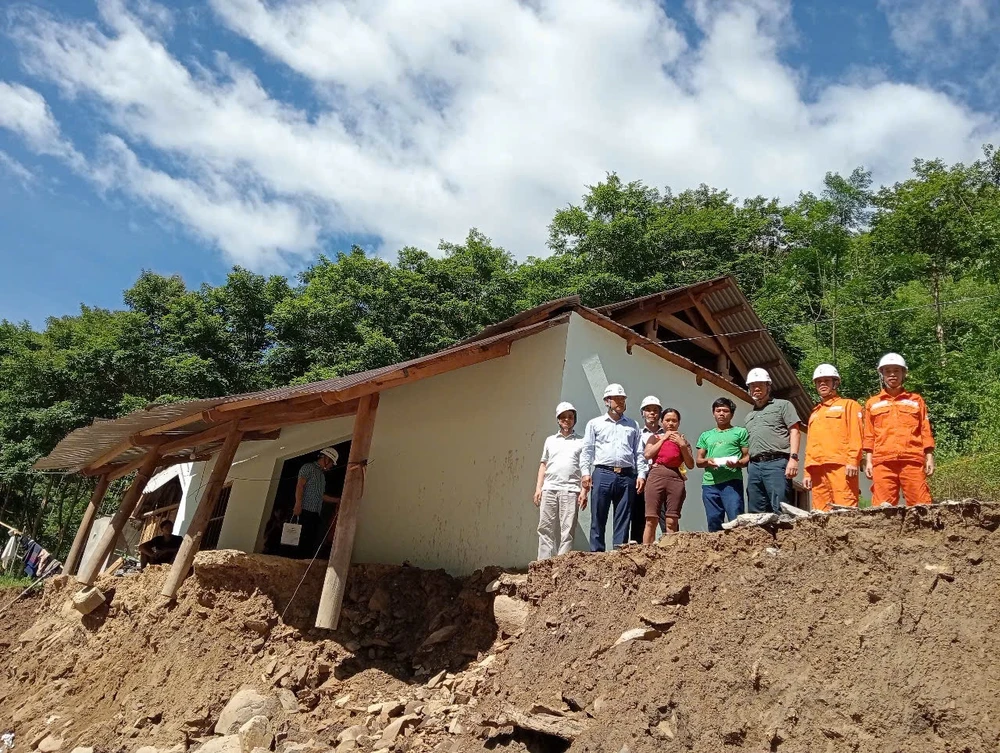 EVNGENCO1 hỗ trợ người dân bị ảnh hưởng do mưa lũ ở Nghệ An