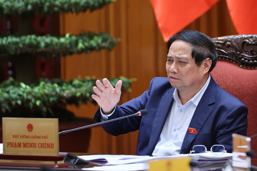 Thủ tướng lưu ý, Luật Thương mại điện tử cần phân định rõ trách nhiệm của các cơ quan và ứng dụng công nghệ trong quản lý. Ảnh: VGP