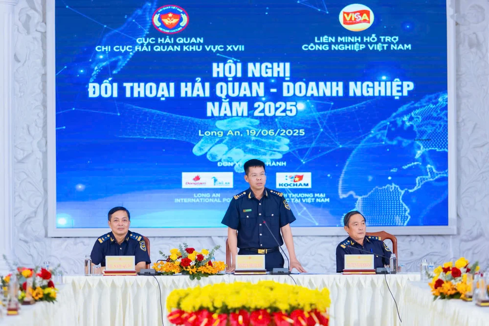 Chi cục trưởng Chi cục Hải quan khu vực 17 Nguyễn Trung Hải cam kết đồng hành cùng doanh nghiệp. Ảnh: CHQ