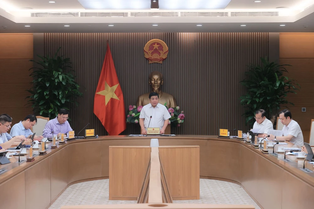 Phó Thủ tướng Nguyễn Chí Dũng nhấn mạnh không được để gián đoạn hoạt động cung cấp dịch vụ công khi triển khai chính quyền 2 cấp. Ảnh: VGP