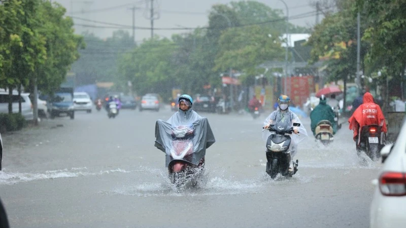 Thủ tướng yêu cầu các bộ, ngành, địa phương chủ động ứng phó với mưa lớn, đảm bảo an toàn tính mạng người dân.