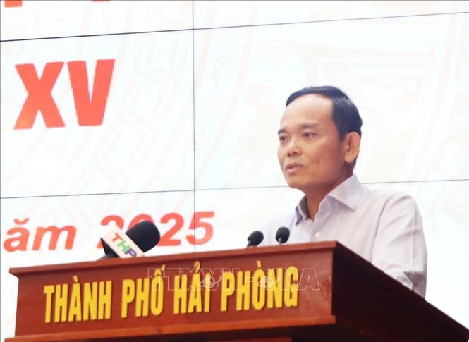 Bí thư Trung ương Đảng, Trưởng Ban Chính sách, chiến lược Trung ương Trần Lưu Quang đã tiếp xúc cử tri tại TP Hải Phòng. Ảnh: TTXVN