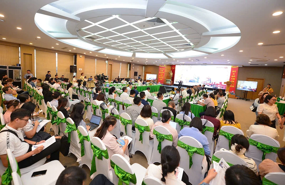 Các chuyên gia đều cho rằng, phát triển logistics xanh sẽ là lợi thế cạnh tranh để doanh nghiệp Việt đi nhanh hơn. Ảnh: MINH TRÚC