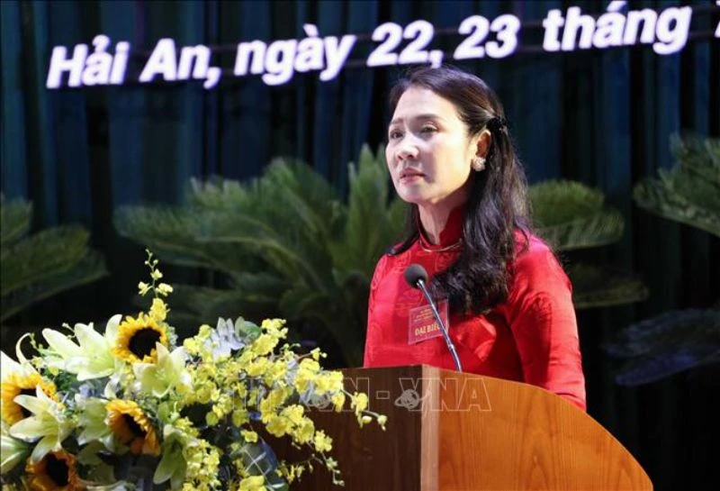 Bà Nguyễn Thị Thu, Bí thư Đảng ủy phường Hải An, phát biểu tại Đại hội. Ảnh: TTXVN
