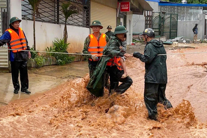 Thủ tướng yêu cầu các bộ, địa phương khẩn trương khắc phục hậu quả mưa lũ tại tỉnh Điện Biên và tập trung ứng phó sạt lở, lũ quét tại các tỉnh miền núi và trung du Bắc Bộ.