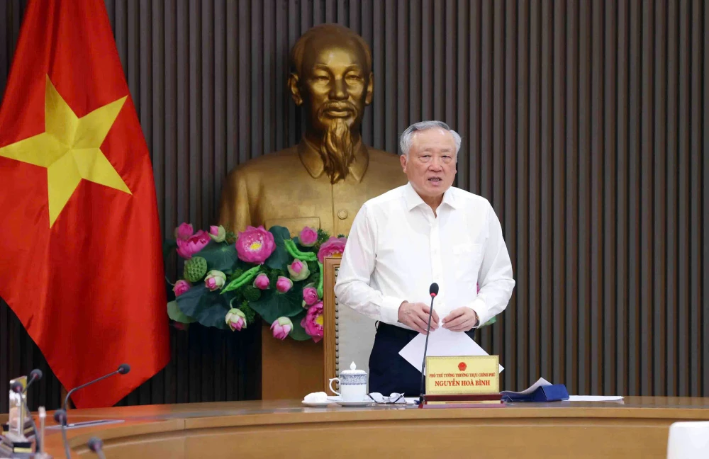 Phó Thủ tướng Thường trực Nguyễn Hòa Bình yêu cầu tập trung tuyên truyền nhanh, chính xác thông tin chính thống và đẩy mạnh công tác giáo dục chính trị, tư tưởng. Ảnh: VGP