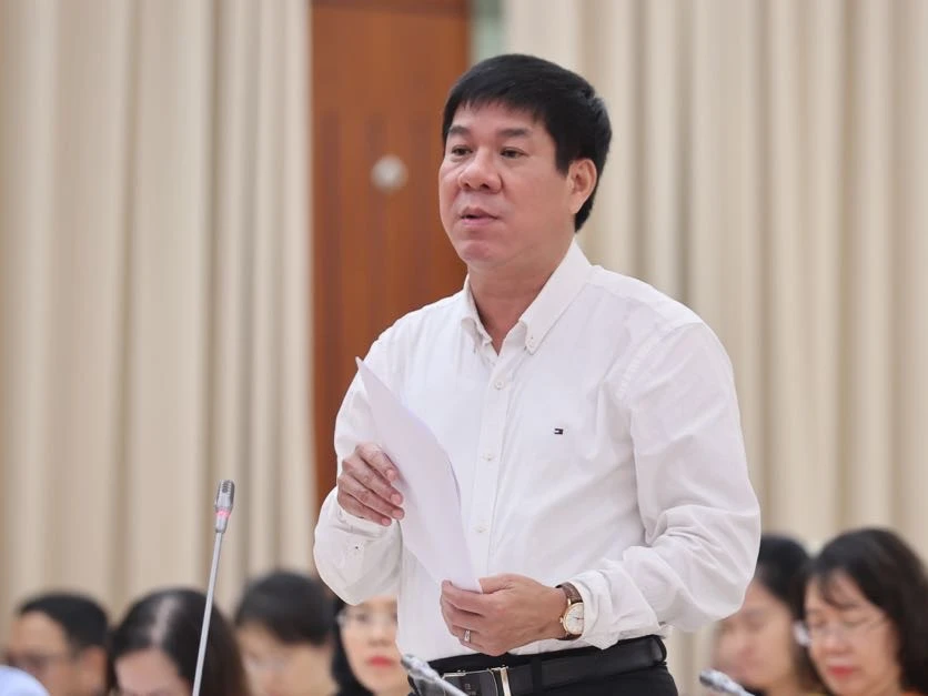 Ông Huỳnh Văn Chương, Cục trưởng Cục Quản lý chất lượng (Bộ GD&ĐT) thông tin về việc ứng dụng AI trong kiểm định chương trình đại học. Ảnh: VGP