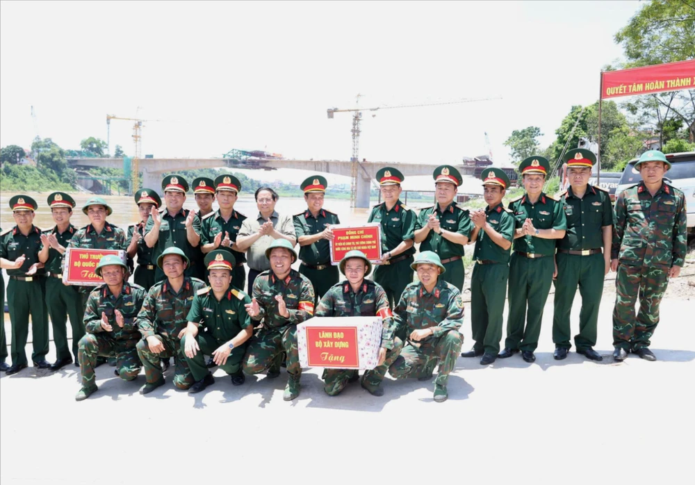 cầu phong châu .jpg